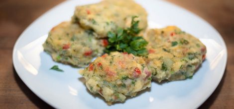 Placuszki z gotowanych ziemniaków.