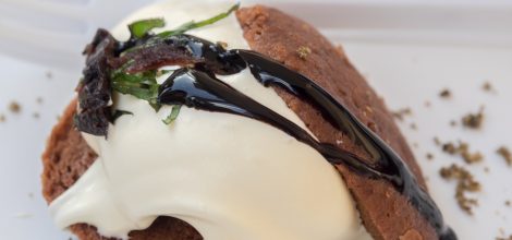 JEDZENIE NA CZCZO MI SZKODZI – kradzione ciastko czekoladowe