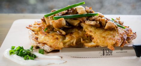 Szwajcarsko – góralskie placuszki z jabłkiem, schabem i grzybami