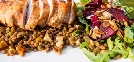 Uratuj świat i zjedz jakiegoś hipisa. Albo soczewicę – soczewica z kurczakiem i burakami