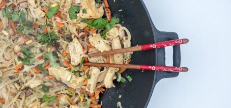 Makaron ryżowy z kurczakiem