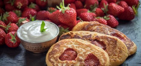 Bezglutenowe placuszki z truskawkami