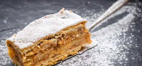 Szarlotka na kruchym cieście