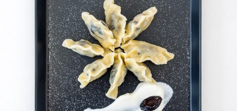 Pierogi ze śliwkami wędzonymi