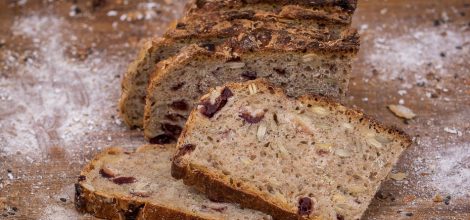 Chleb na zakwasie z żurawiną