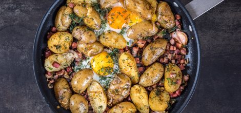 Pieczone ziemniaki z jajkiem i boczkiem