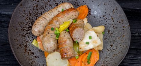 Biała kiełbasa z warzywami i cydrem