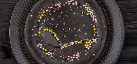 Czarny sernik czekoladowy