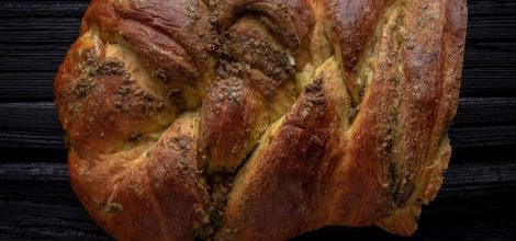 Chałka z oliwą i za’atarem