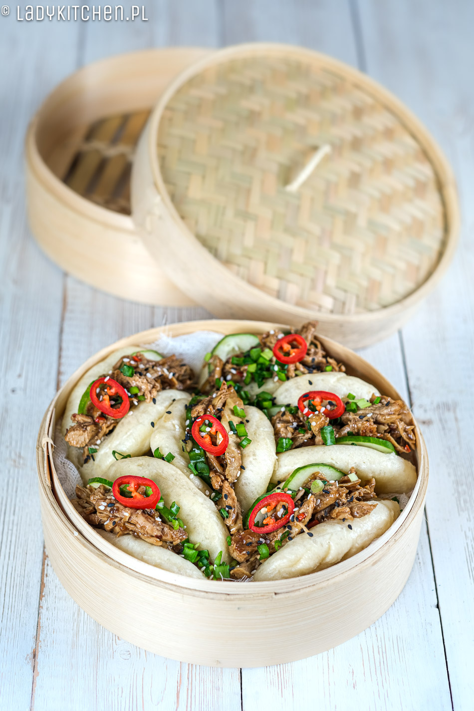 Chińskie bułeczki Bao z kurczakiem