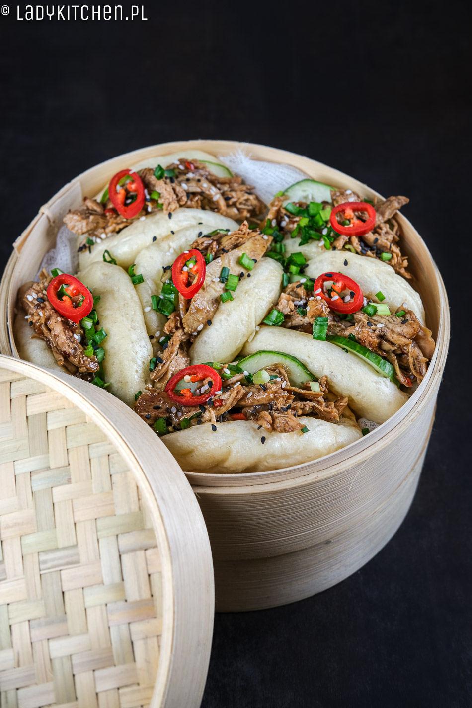 Chińskie bułeczki Bao z kurczakiem
