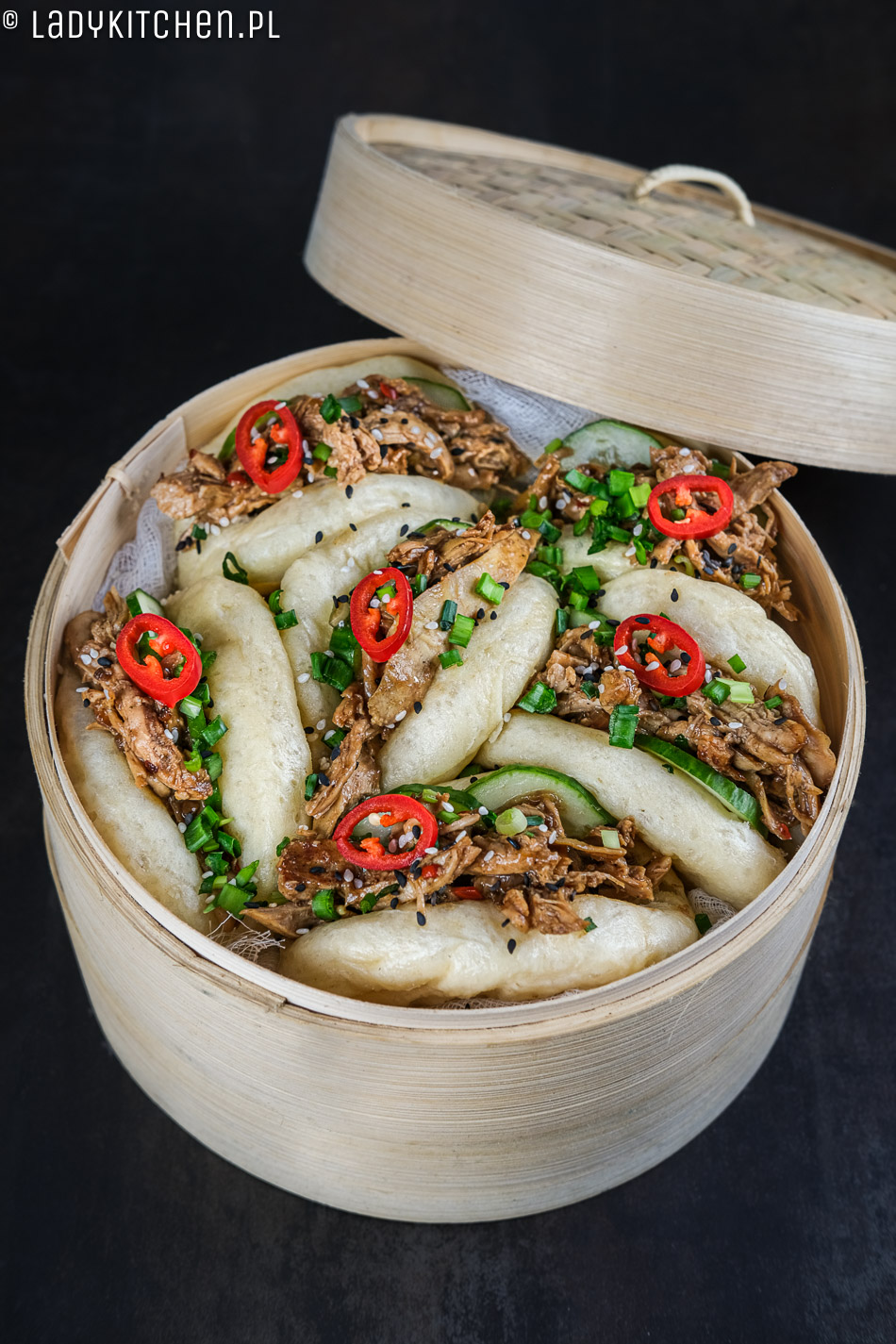 Chińskie bułeczki Bao z kurczakiem