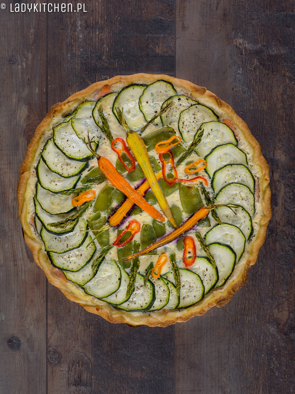 Tarta z łososiem i warzywami