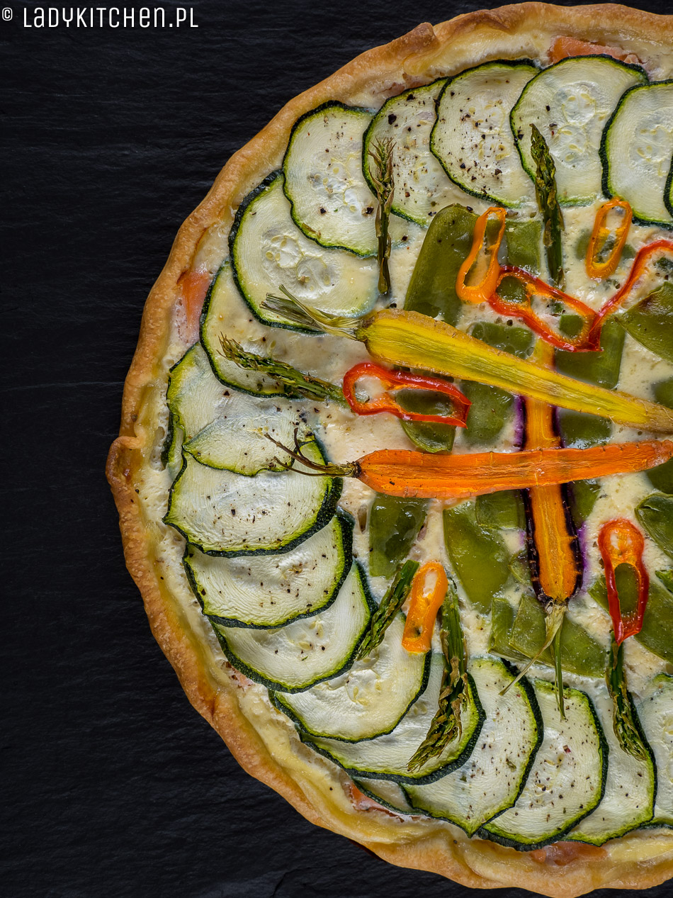 Tarta z łososiem i warzywami