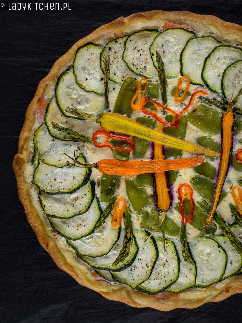 Tarta z łososiem i warzywami