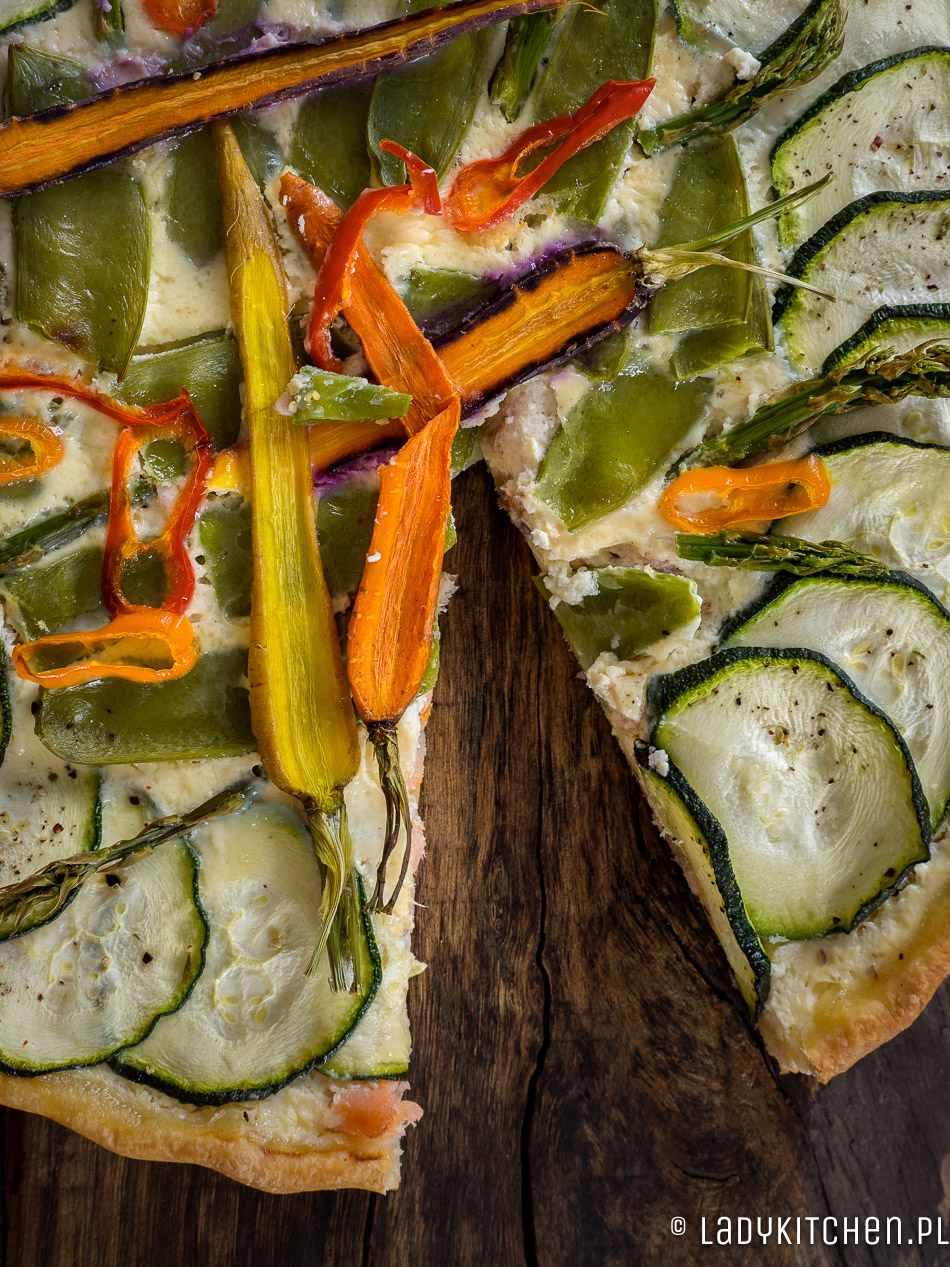 Tarta z łososiem i warzywami