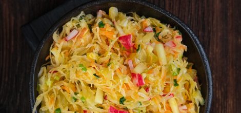 Surówka z kiszonej kapusty